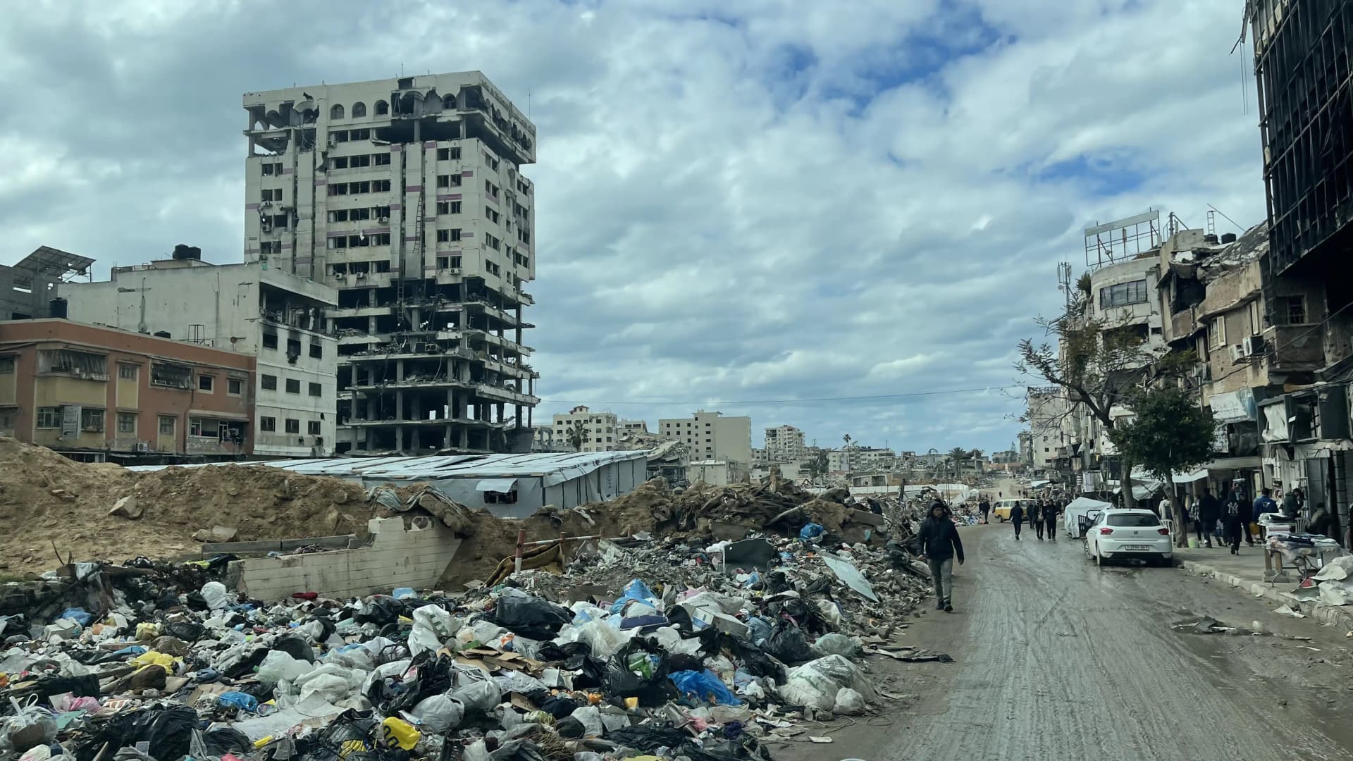 صورة الغلاف لـ ما بين الردع والاحتواء .. إعادة إنتاج السلام وفق الرؤية الأميركية